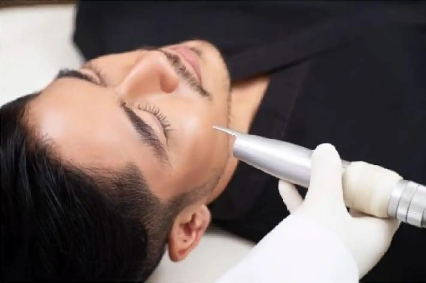 Perawatan Wajah di Klinik Kecantikan untuk Pria