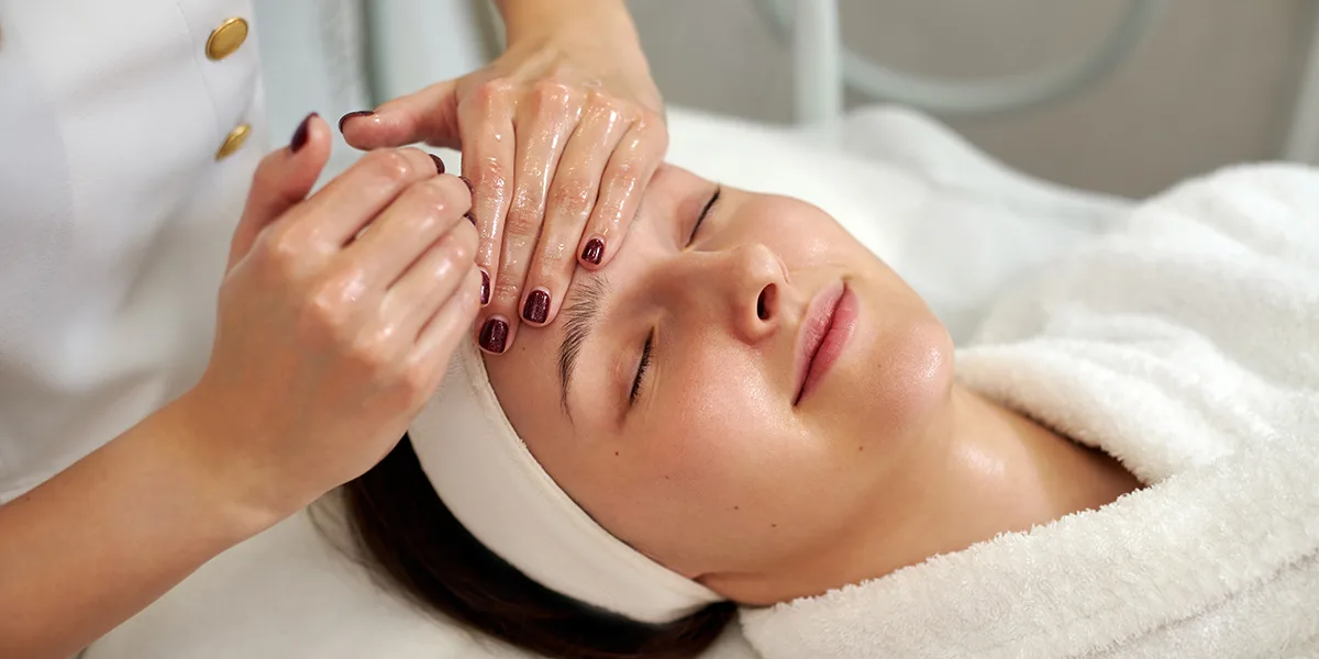 Review Facial Bright Serum di Reglow Clinic