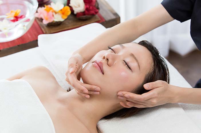 Apa Itu Facial Treatment? Yuk Kenali: Rahasia Perawatan Wajah yang Bikin Kamu Glowing & Healthy!