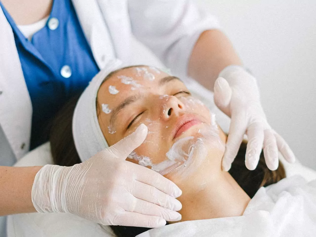 Mau Kulit Sehat dan Awet Muda? Ini Daftar Harga Perawatan Wajah di Klinik Kecantikan yang Wajib Kamu Tahu!