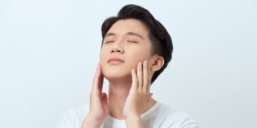 Bukan Cuma Wanita, Ini Alasan Perawatan Kulit Wajah Penting untuk Pria
